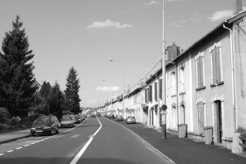 Les cités de la gare en 2009 (photographie noir et blanc : Jean-Luc Gouret)